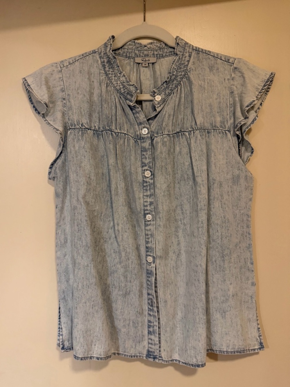 RAILS Ruthie top in light acid wash Size XS - NWOT